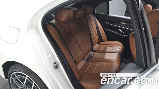 Mercedes-Benz E-Class 2021 — photo 11