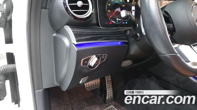 Mercedes-Benz E-Class 2021 — photo 13