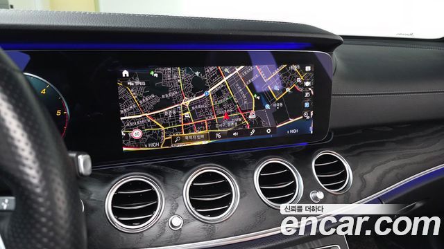 Mercedes-Benz E-Class 2021 — photo 15