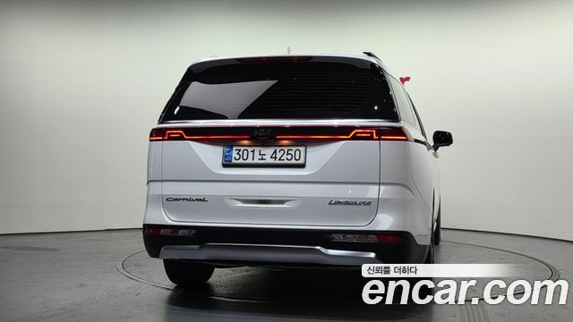 Kia Canival 2021 — photo 4
