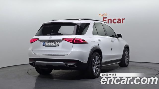 Mercedes-Benz GLE-Class 2022 — photo 2