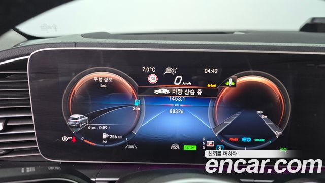 Mercedes-Benz GLE-Class 2022 — photo 8