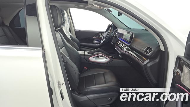 Mercedes-Benz GLE-Class 2022 — photo 11