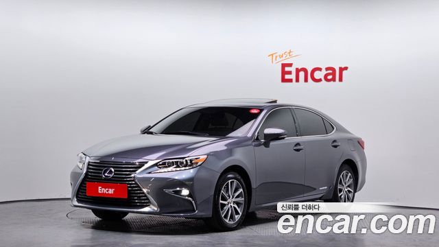 Lexus ES 2018 — photo 1