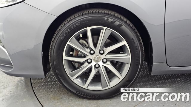 Lexus ES 2018 — photo 5