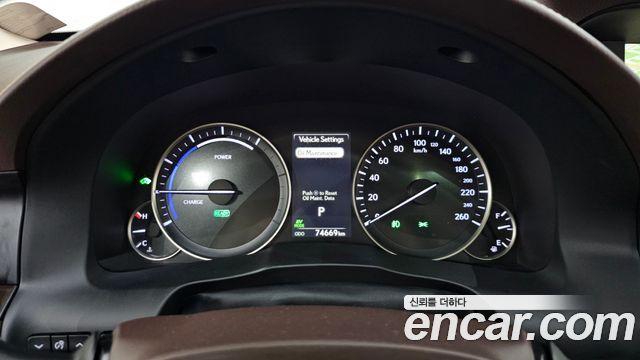 Lexus ES 2018 — photo 8