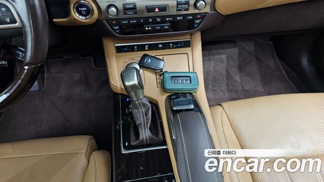 Lexus ES 2018 — photo 9