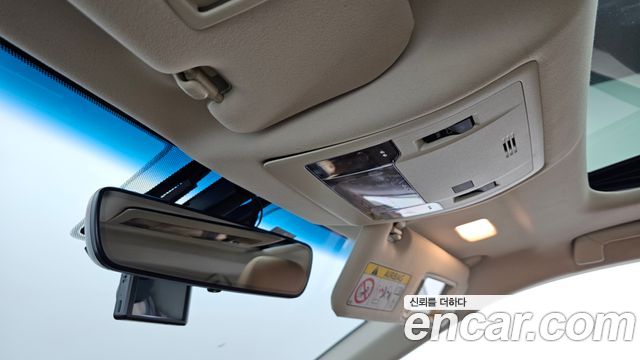 Lexus ES 2018 — photo 20