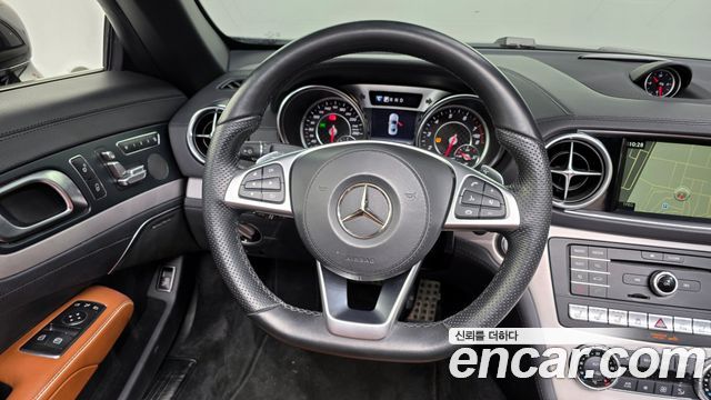 Mercedes-Benz SL-Class 2019 — photo 12