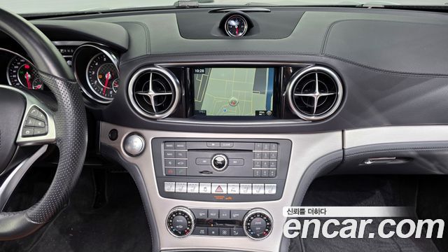 Mercedes-Benz SL-Class 2019 — photo 13