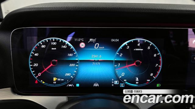 Mercedes-Benz E-Class 2021 — photo 8