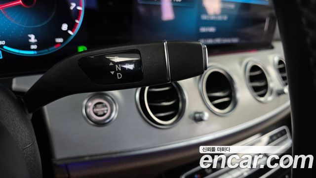 Mercedes-Benz E-Class 2021 — photo 9
