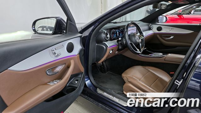 Mercedes-Benz E-Class 2021 — photo 10