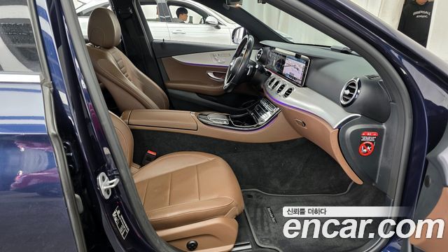 Mercedes-Benz E-Class 2021 — photo 11