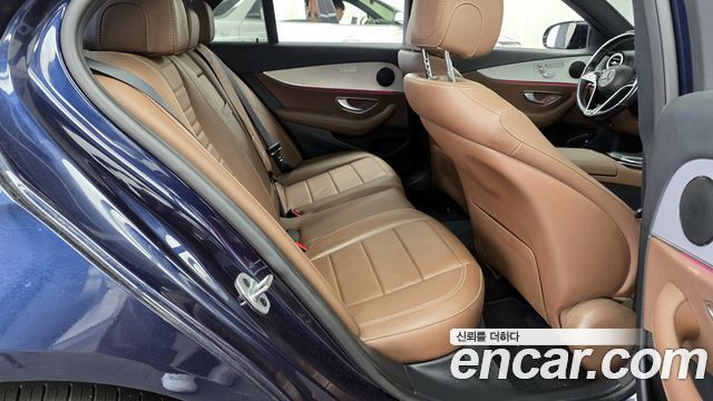 Mercedes-Benz E-Class 2021 — photo 12