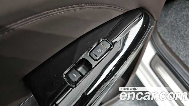 Kia K7 2016 — photo 18