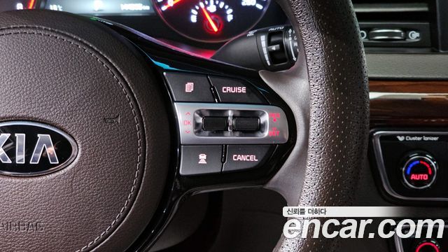 Kia K7 2016 — photo 20
