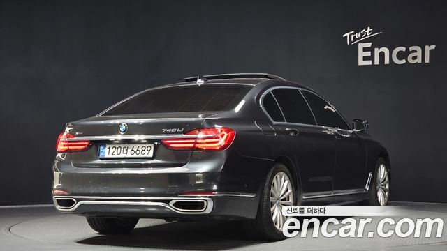 BMW 7-Series 2016 — photo 2