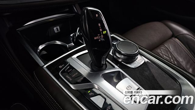 BMW 7-Series 2016 — photo 9