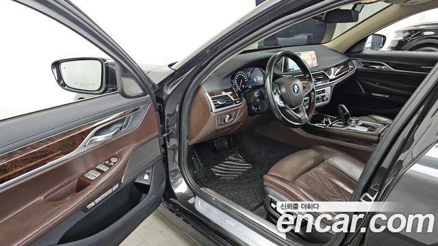 BMW 7-Series 2016 — photo 10