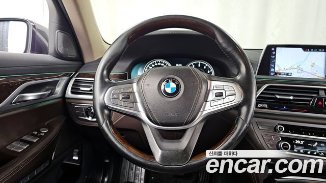 BMW 7-Series 2016 — photo 13