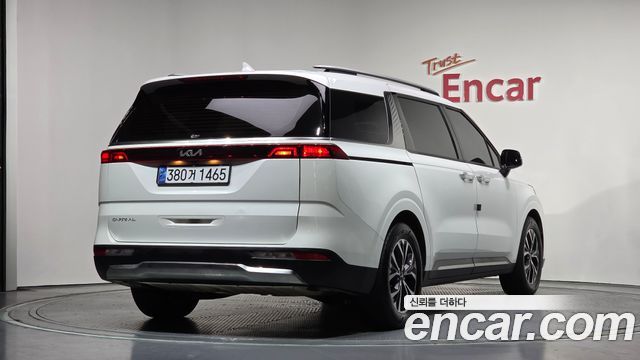Kia Canival 2023 — photo 2