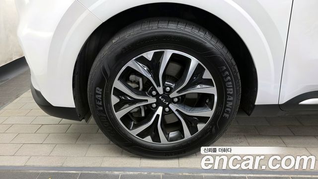 Kia Canival 2023 — photo 5