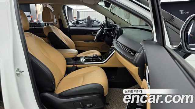 Kia Canival 2023 — photo 11