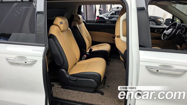 Kia Canival 2023 — photo 12