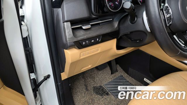 Kia Canival 2023 — photo 17