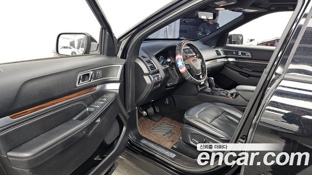 Ford Explorer 2017 — photo 10