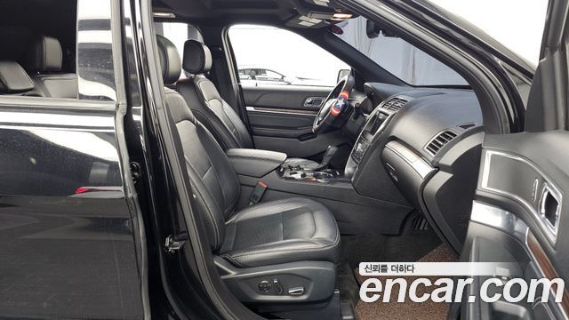 Ford Explorer 2017 — photo 11