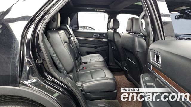Ford Explorer 2017 — photo 12