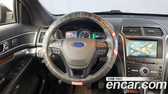 Ford Explorer 2017 — photo 13