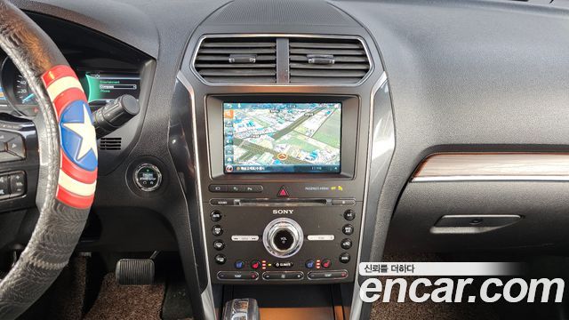 Ford Explorer 2017 — photo 14