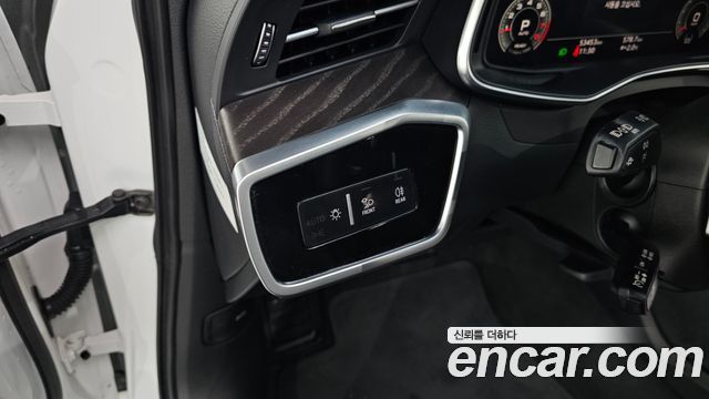 Audi A6 2022 — photo 17