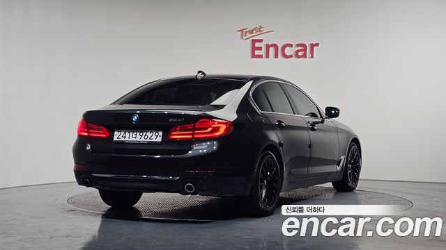 BMW 5-Series 2020 — photo 2