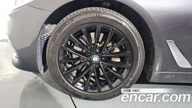 BMW 5-Series 2020 — photo 5