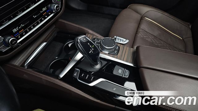 BMW 5-Series 2020 — photo 9