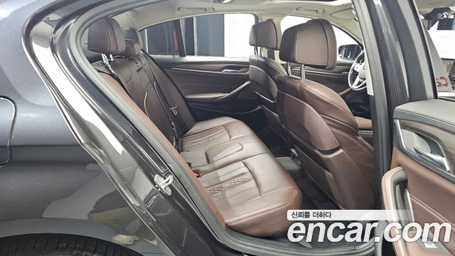 BMW 5-Series 2020 — photo 12