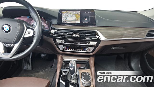 BMW 5-Series 2020 — photo 14