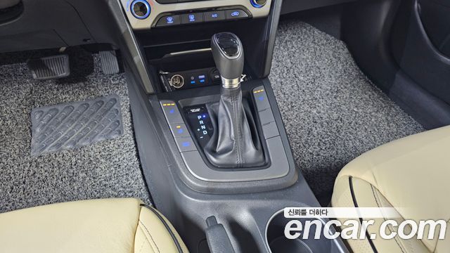 Hyundai AVANTE 2016 — photo 9