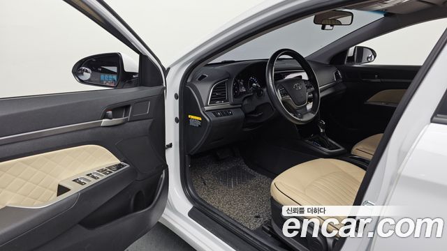 Hyundai AVANTE 2016 — photo 10