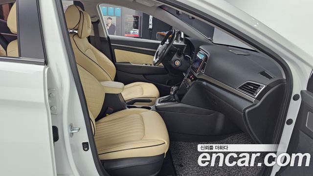 Hyundai AVANTE 2016 — photo 11