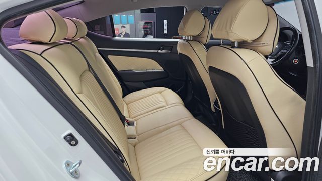 Hyundai AVANTE 2016 — photo 12