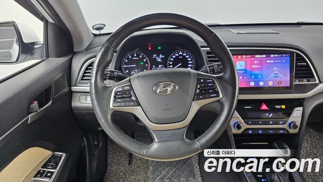 Hyundai AVANTE 2016 — photo 13