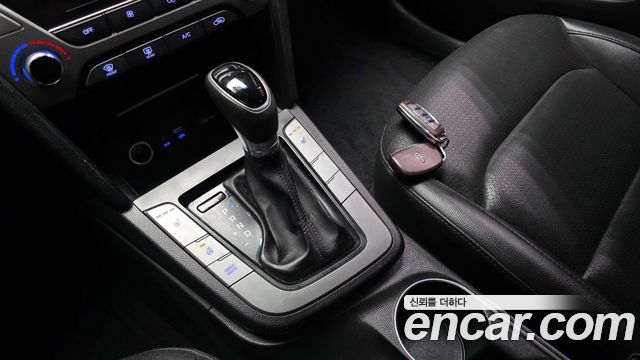 Hyundai AVANTE 2016 — photo 9