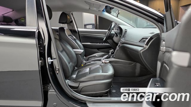 Hyundai AVANTE 2016 — photo 10