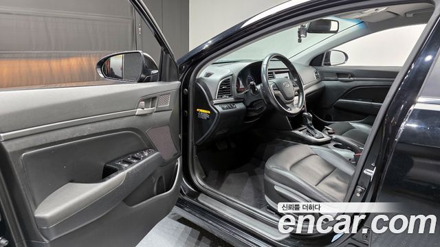 Hyundai AVANTE 2016 — photo 11