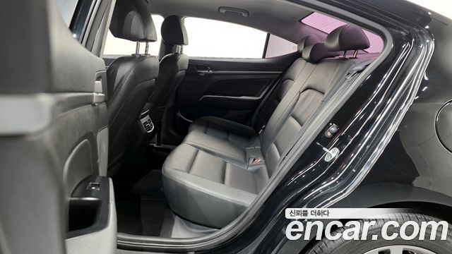 Hyundai AVANTE 2016 — photo 12